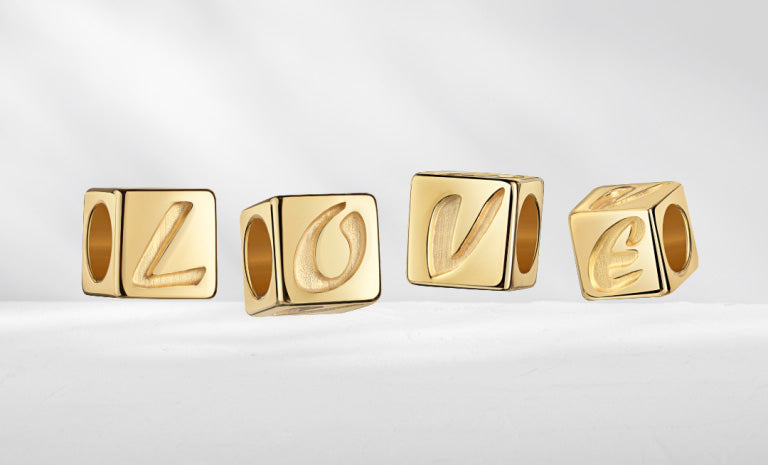 Anhänger „LOVE Cube“ – 10 Millième vergoldetes 925er Sterling Silber