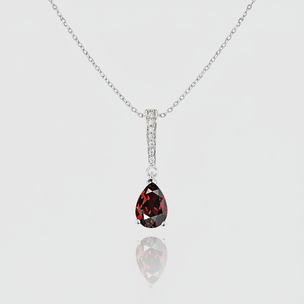 Diamant-Collier „Deep Crimson Drop“ – 18k Weißgold & Granat